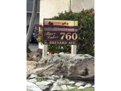 Wake up to gorgeous river views in this bright and breezy