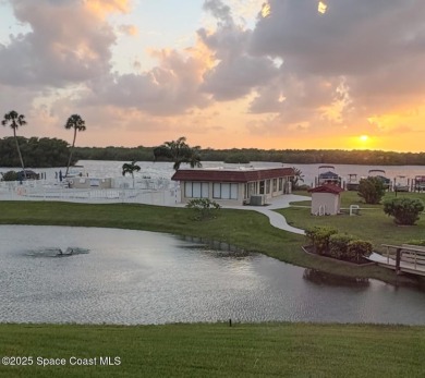 Wake up to gorgeous river views in this bright and breezy