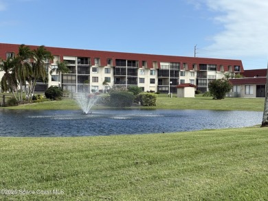 Wake up to gorgeous river views in this bright and breezy