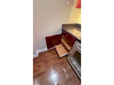 Ready to move-in, like new, one bedroom + den condo on 32nd