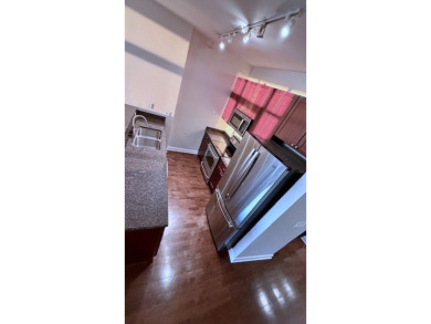 Ready to move-in, like new, one bedroom + den condo on 32nd