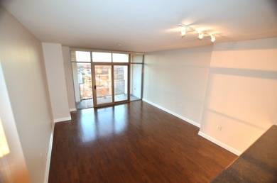 Ready to move-in, like new, one bedroom + den condo on 32nd