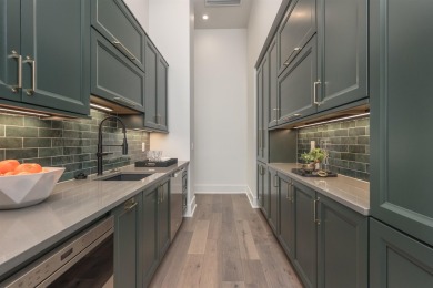 You'll find classic elegance in this transitional-style lake