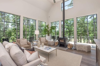 You'll find classic elegance in this transitional-style lake