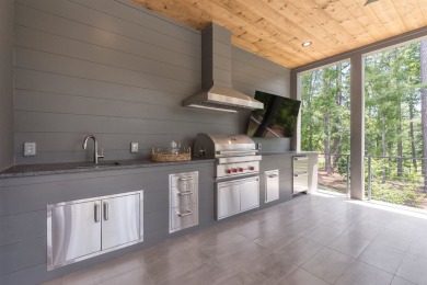 You'll find classic elegance in this transitional-style lake