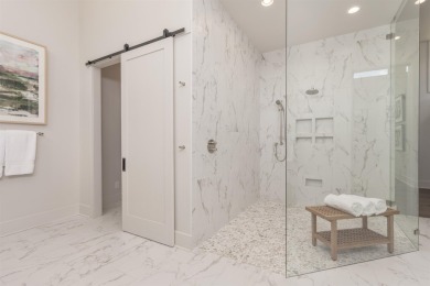 You'll find classic elegance in this transitional-style lake