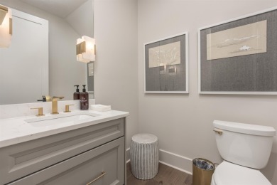 You'll find classic elegance in this transitional-style lake