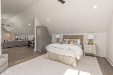 You'll find classic elegance in this transitional-style lake