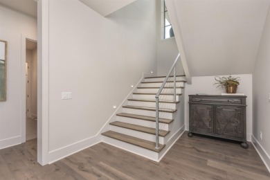 You'll find classic elegance in this transitional-style lake