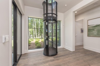 You'll find classic elegance in this transitional-style lake