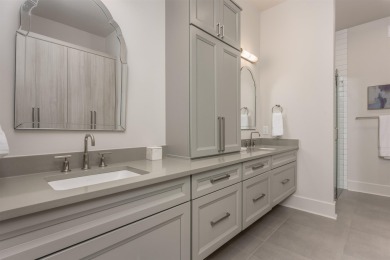 You'll find classic elegance in this transitional-style lake