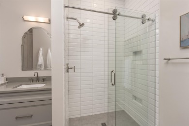 You'll find classic elegance in this transitional-style lake