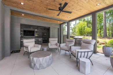 You'll find classic elegance in this transitional-style lake