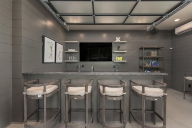 You'll find classic elegance in this transitional-style lake