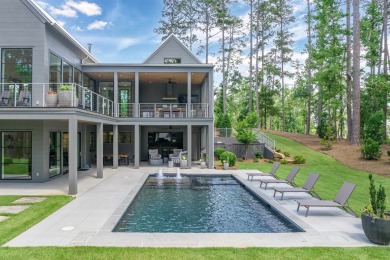 You'll find classic elegance in this transitional-style lake