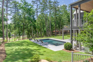 You'll find classic elegance in this transitional-style lake