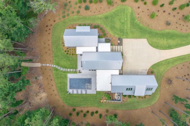 You'll find classic elegance in this transitional-style lake