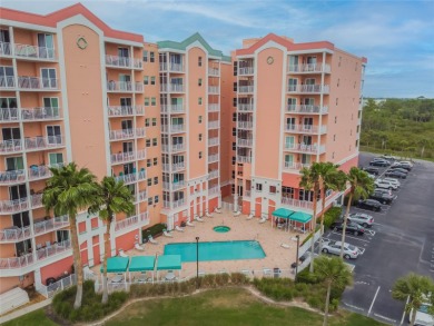 Luxury Waterfront Condo with a Private Boat Lift. 22x8 feet