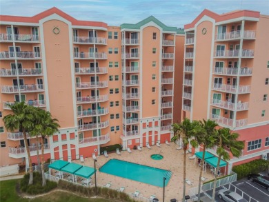 Luxury Waterfront Condo with a Private Boat Lift. 22x8 feet