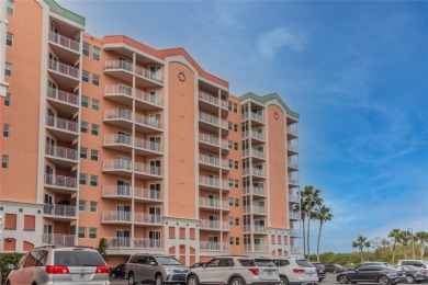 Luxury Waterfront Condo with a Private Boat Lift. 22x8 feet