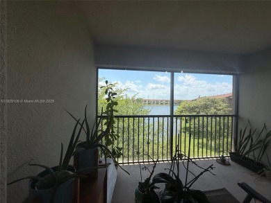 Charming 1-bedroom, 1.5-bath condo with stunning lake views!
