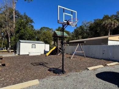 Great location just off HWY 441/27 in downtown Belleview. This