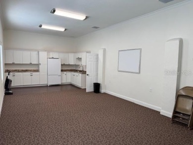 Great location just off HWY 441/27 in downtown Belleview. This