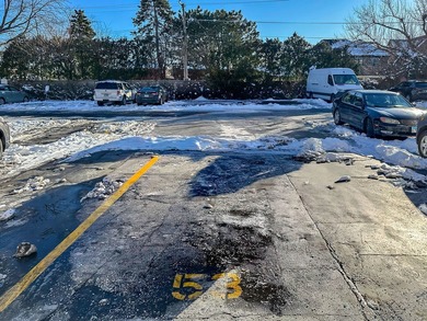 Upper level Condo 2 good size bedrooms in Park Ridge. 1 and half