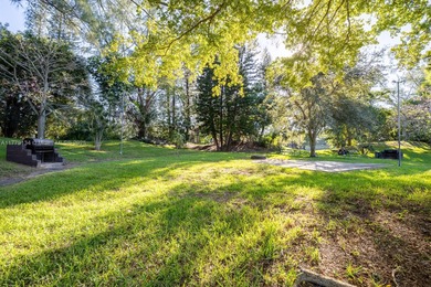 This well-positioned condo offers versatile living with