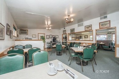 Total square footage of all buildings is 7,325, A very thriving