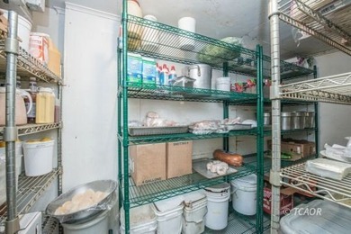 Total square footage of all buildings is 7,325, A very thriving