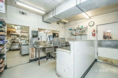 Total square footage of all buildings is 7,325, A very thriving