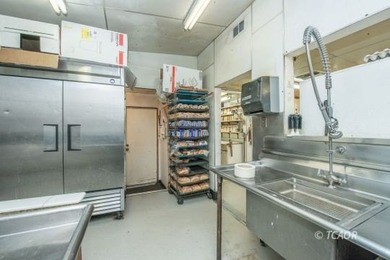 Total square footage of all buildings is 7,325, A very thriving