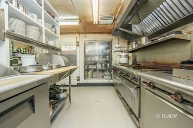 Total square footage of all buildings is 7,325, A very thriving