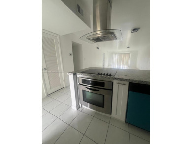 Spacious Fully Renovated 2-Bed/2-Bath Apartment with Lake View -