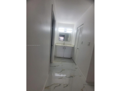 Spacious Fully Renovated 2-Bed/2-Bath Apartment with Lake View -