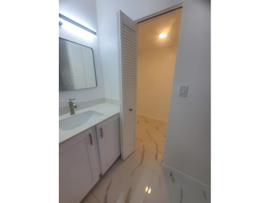 Spacious Fully Renovated 2-Bed/2-Bath Apartment with Lake View -