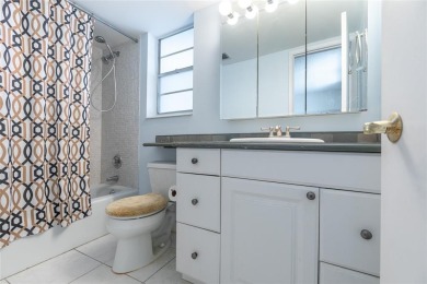 GREAT CONO LOCATED IN EAST BROWARD 1 BEDROOM 1 1/2 BATH. LOCATED