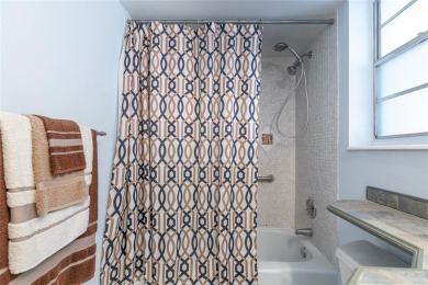 GREAT CONO LOCATED IN EAST BROWARD 1 BEDROOM 1 1/2 BATH. LOCATED