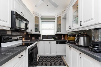 GREAT CONO LOCATED IN EAST BROWARD 1 BEDROOM 1 1/2 BATH. LOCATED