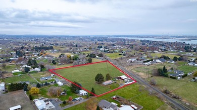 MLS# 289177 Cows and chickens and sheep...Oh my!!  Updated Home