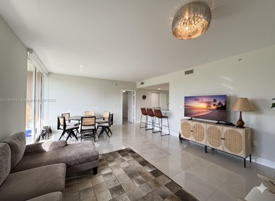 Elegant and bright 3 bed / 2 bath corner residence at Venture at