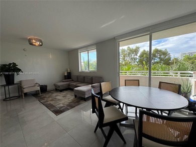 Elegant and bright 3 bed / 2 bath corner residence at Venture at