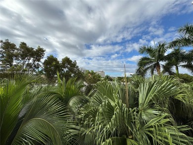 Elegant and bright 3 bed / 2 bath corner residence at Venture at