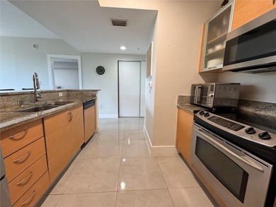 Elegant and bright 3 bed / 2 bath corner residence at Venture at