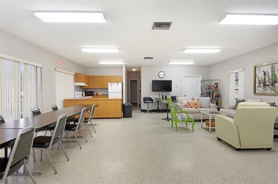 Charming 55+ Condo in Prime St. Petersburg Location!

Discover