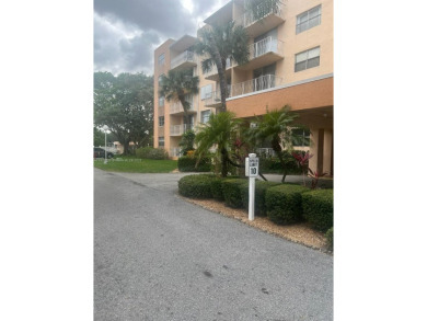 2 Bedroom, 2 Bathroom, 960 sq. Central A/C. Living vinyl