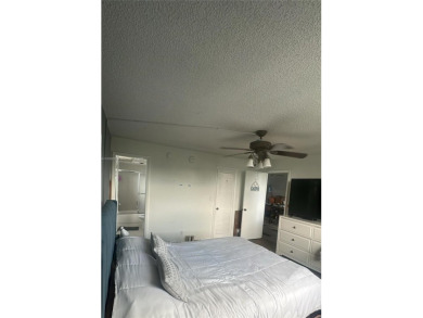 2 Bedroom, 2 Bathroom, 960 sq. Central A/C. Living vinyl