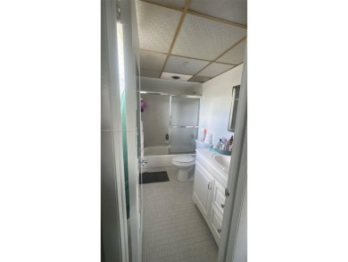 2 Bedroom, 2 Bathroom, 960 sq. Central A/C. Living vinyl