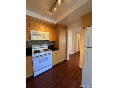 Welcome to one of the nicest condos in the beautiful Bluff